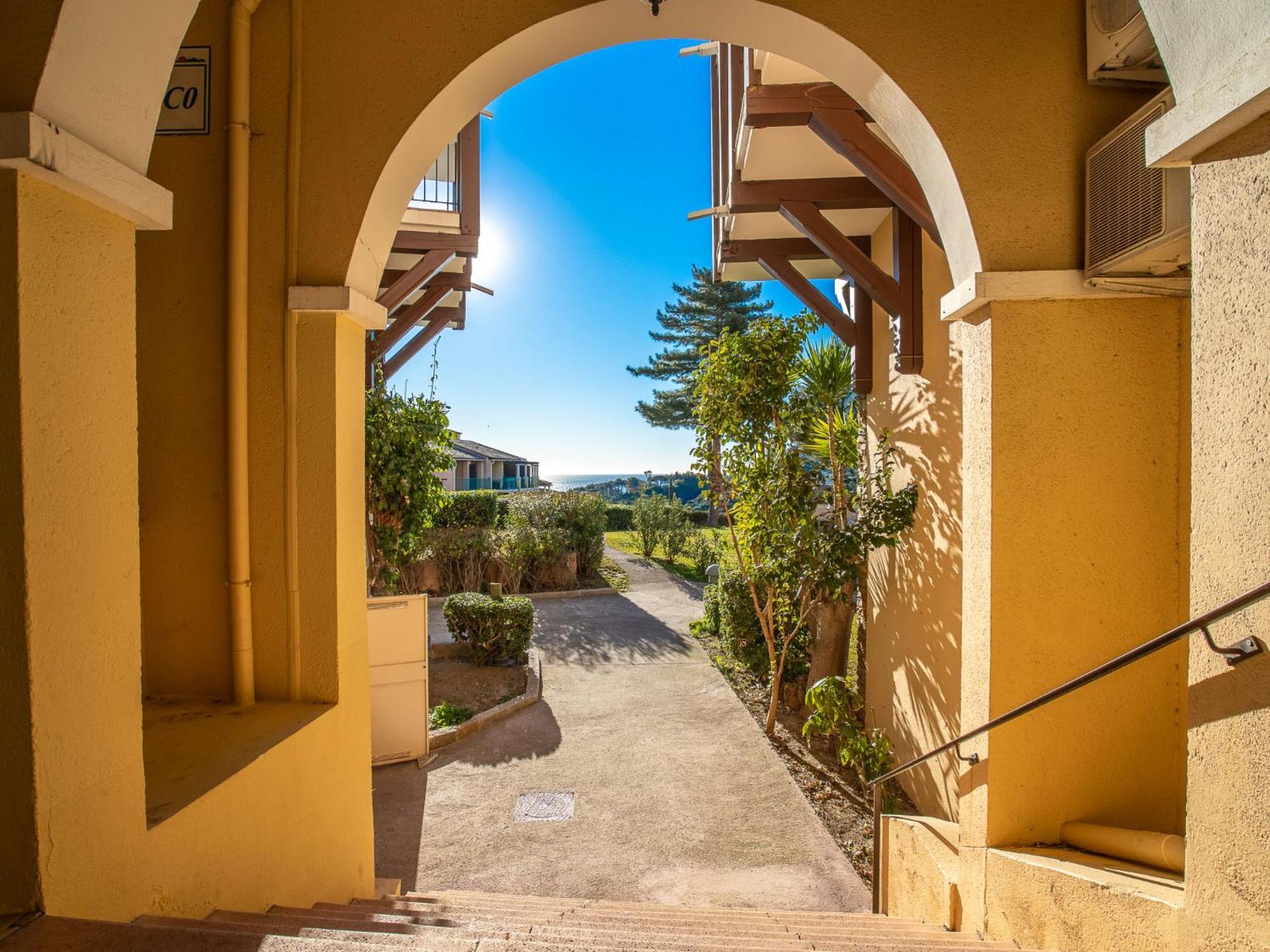 Saint-Raphaël Apartment Village Cap Esterel - Le Village-81 By Interhome מראה חיצוני תמונה